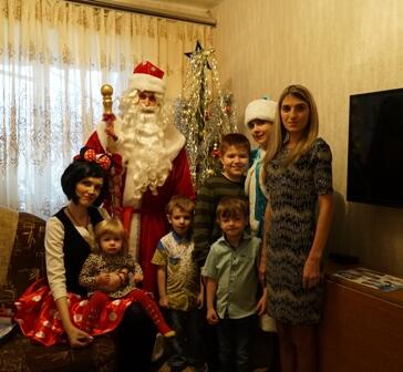 Дед Мороз и Снегурочка в гостях у детей